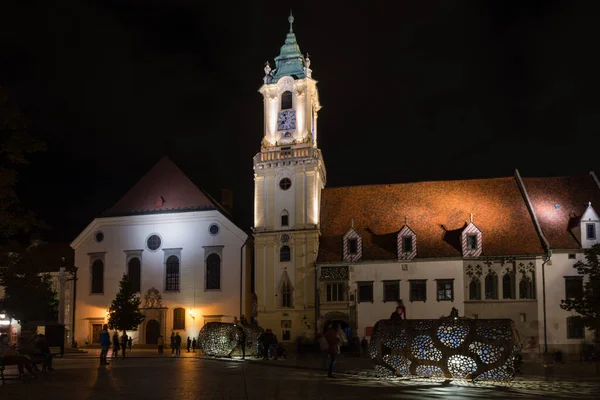 Bratislava Slovacchia Set 2021 Oggetti Arrugginiti Illuminati Nella Piazza Principale — Foto Stock