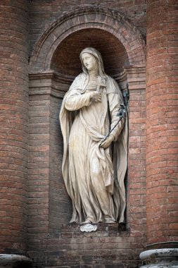 Giuseppe Silini 'nin Kutsal Nera Tolomei Heykeli - İtalya, Siena' daki San Cristoforo Kilisesi