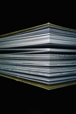 siyah ve beyaz kitap perspektifi makro fotoğraf koncept ksigarnia biblioteka czytanie ksiek drukarnia