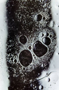 soyutlama beyaz ve mavi makro fotoğrafçılık su ve yağ ayrıntılı olarak kapanıyor renkli daireler renkli duvar kağıtları yaratıcı fotoğrafçılık, fotoğrafçılık, virüs aşısı ilaç tedavisi soda siyah ve beyaz