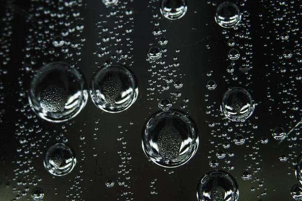 Gotas Agua Superficie Del Fondo Pantalla Blanco Negro Húmedo Cerca — Foto de Stock