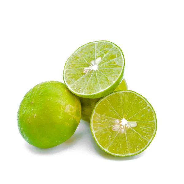 Fatias suculentas de limão isoladas no fundo branco . — Fotografia de Stock