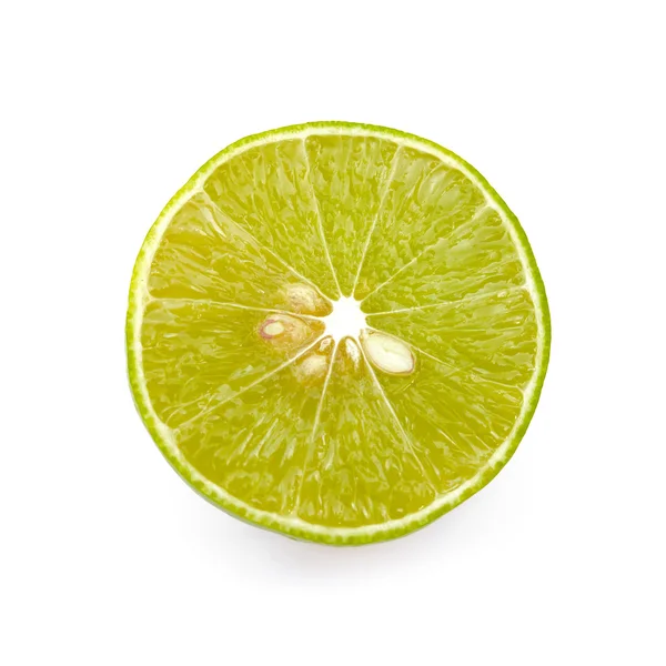 Fatias suculentas de limão cortadas ao meio isoladas no fundo branco . — Fotografia de Stock
