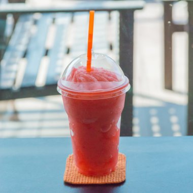 Serinletici vücut her gün için çilek güler yüzlü.