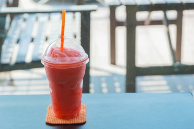 Serinletici vücut her gün için çilek güler yüzlü.