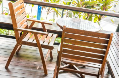 Modern ahşap sehpa.