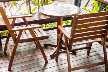 Modern ahşap sehpa.