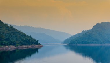 Khundanprakarnchol Barajı, Nakornnayok, Tayland.