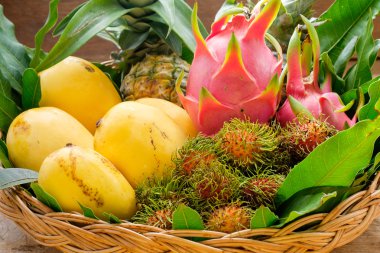 Grup dört türü Asya veya tropikal meyve sepeti