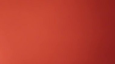 Siyah bir arkaplandaki film ekranından yansıyan ışığı taklit eder. Canlandırılmış parlaklık arkaplanı.