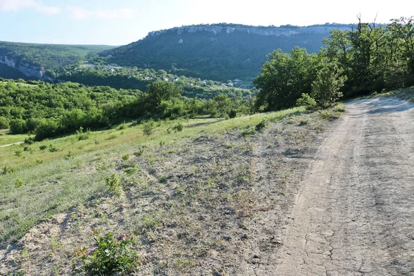 Cesta Údolím Karalez Výhledem Vesnici Zalesnoye Krym Ukrajina Letní Horská — Stock fotografie