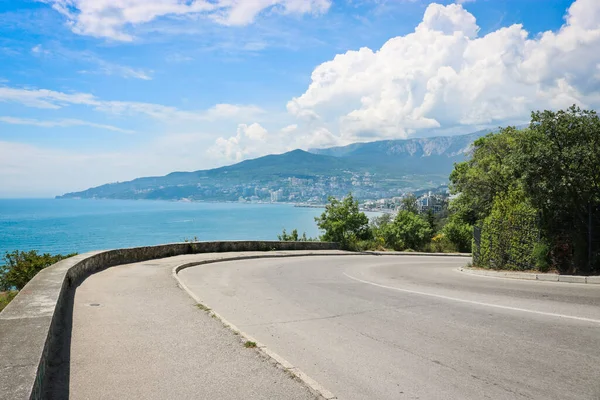Pohled Dálnice Okraj Města Jalta Krym Roztomilé Domy Horách — Stock fotografie