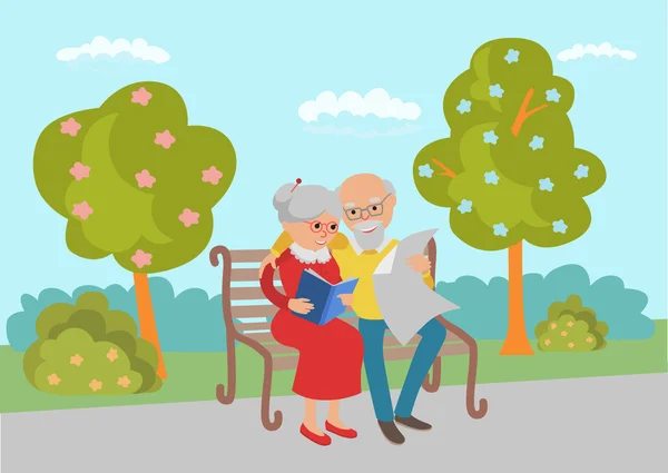 Pareja mayor sentada en el banco del parque y leyendo. Ilustración vectorial en estilo plano . — Vector de stock