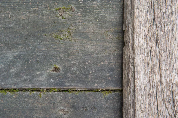 Bakgrund av två gamla styrelser. Trästrukturen av naturligt åldrande. — Stockfoto