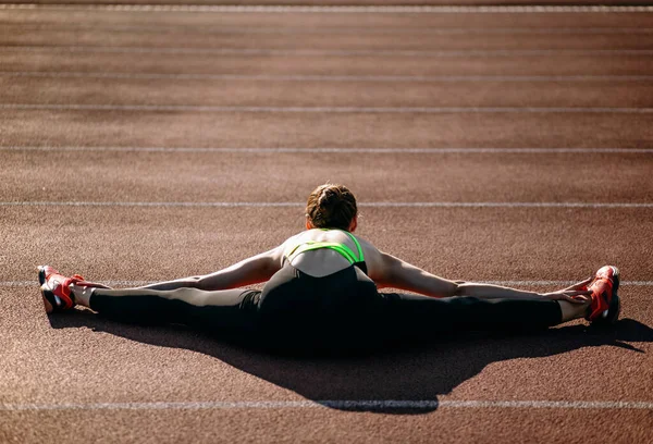 Hermosa Señora Deportiva Haciendo Estiramiento Estadio Práctica Flexibilidad Mujer Atlética — Foto de Stock