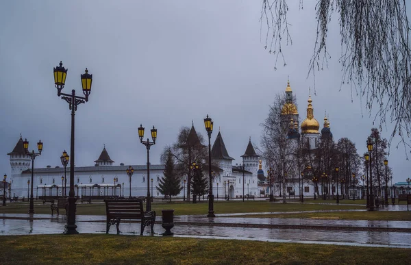 Kremlin Tobolsk Rusia Otoño Antiguos Edificios Blancos Históricos Con Cúpulas —  Fotos de Stock