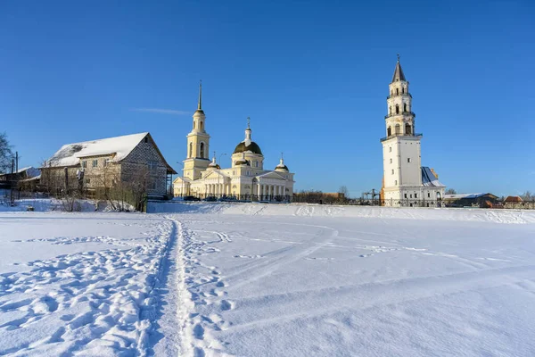 City Landscape Provincial Town Nevyansk Russia Winter Day Frozen Lake — Stock Photo, Image