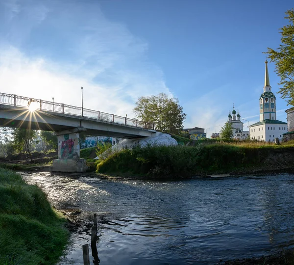 Vista Del Ponte Sul Fiume Usolka Antiche Chiese Nella Città — Foto Stock