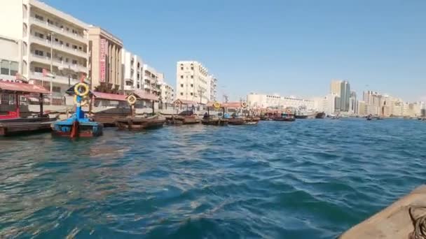 Promenade Bateau Abra Sur Dubai Creek — Video