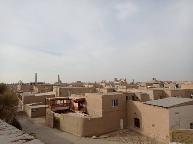 Gökyüzüne karşı kentsel Özbek manzarası