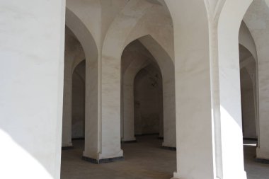 Khiva 'daki Masulman kompleksinin Colonnade' i.