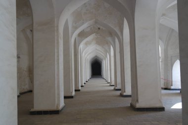 Khiva 'daki Masulman kompleksinin Colonnade' i.