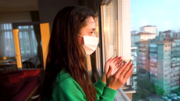 Карантин Европе Пандемия Коронавируса Люди Аплодируют Медицинским Работникам Окончание Карантина — стоковое видео