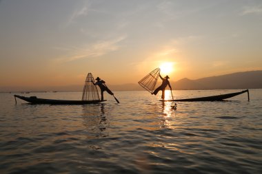 Geleneksel balıkçı Inle Gölü