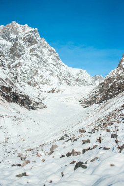 Kışın Gürcistan 'daki Challadis Buzulu' nun muhteşem manzarası
