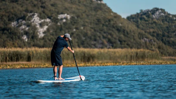 Jeune Homme Sportif Sup Stand Paddle Board Dans Rivière Rijeka — Photo