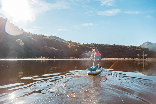 Joven Atlético Sup Stand Paddle Board Río Rijeka Crnojevica Parque — Foto de Stock