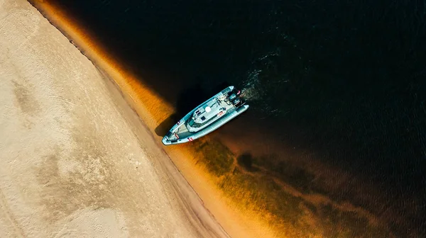 Luchtfoto Van Een Militaire Kustwachtboot Die Beveiliging Biedt — Stockfoto