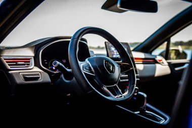 Renault Clio, Fransız otomobil üreticisi Renault tarafından üretilen bir mini otomobildir. 5. nesil E-teknoloji hibrit araba.