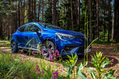 Renault Clio, Fransız otomobil üreticisi Renault tarafından üretilen bir mini otomobildir. 5. nesil E-teknoloji hibrit araba.