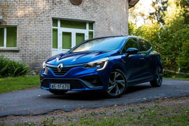 Renault Clio, Fransız otomobil üreticisi Renault tarafından üretilen bir mini otomobildir. 5. nesil E-teknoloji hibrit araba.