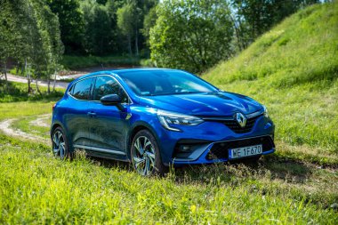 Renault Clio, Fransız otomobil üreticisi Renault tarafından üretilen bir mini otomobildir. 5. nesil E-teknoloji hibrit araba.