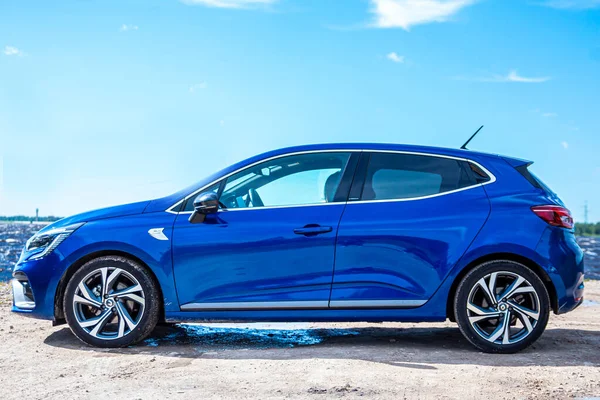 Renault Clio, Fransız otomobil üreticisi Renault tarafından üretilen bir mini otomobildir. 5. nesil E-teknoloji hibrit araba.