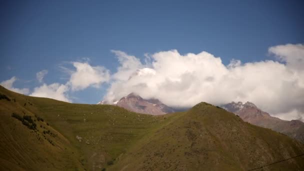 Timelapse Del Monte Kazbek Coperto Neve Estate Stepantsminda Gergeti Georgia — Video Stock