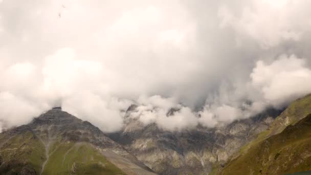 Timelapse Nubes Monte Shani Stepantsminda Anteriormente Kazbegi Una Ciudad Región — Vídeos de Stock