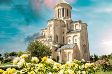 Gürcistan 'da Sameba olarak bilinen Tiflis' in Kutsal Üçlü Katedrali.