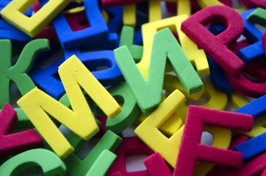 tarafından Kiril harfleri yazılı kelime barış