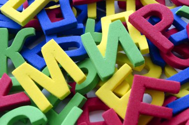 tarafından Kiril harfleri yazılı kelime barış