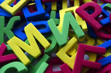 tarafından Kiril harfleri yazılı kelime barış