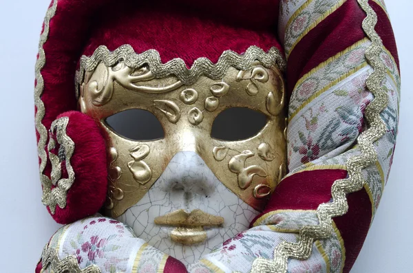Vermelho Branco e ouro máscara veneziana — Fotografia de Stock