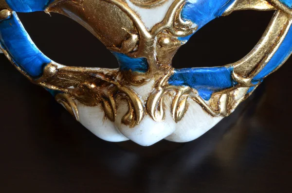 Venetiansk maske i form av munnkurv – stockfoto