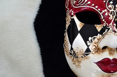Siyah ve beyaz bir arka plan üzerine Venedik Maske