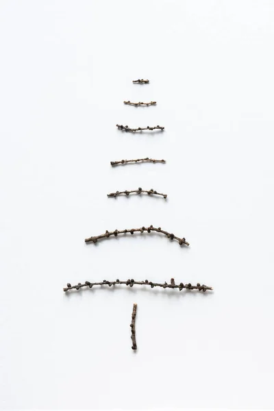 Árvore Natal Feita Ramos Larício Conceito Minimalista Para Cartão Felicitações — Fotografia de Stock