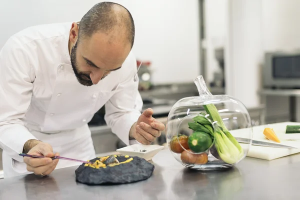 Male professional chef cooking. — Stock Photo, Image