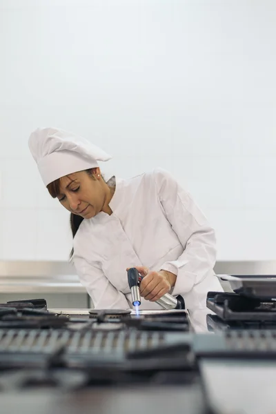 Cocinar chef bastante profesional . —  Fotos de Stock