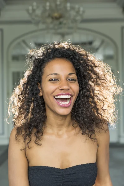 Retrato de beleza de mulata muito jovem com bela mak — Fotografia de Stock